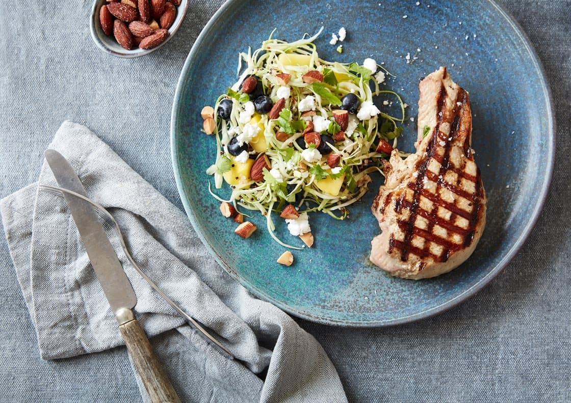 GRILL - Grillede Frilandskoteletter med sommerlig quinoa salat