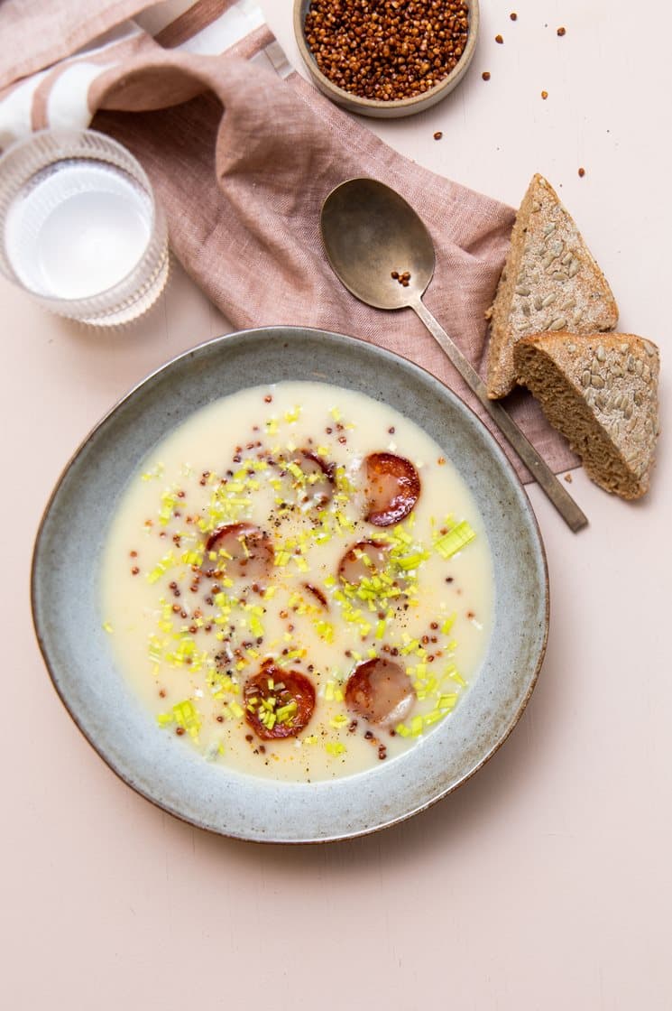 MAD TIL 2 DAGE: Blomkålssuppe med chorizo, porre og ristet boghvede