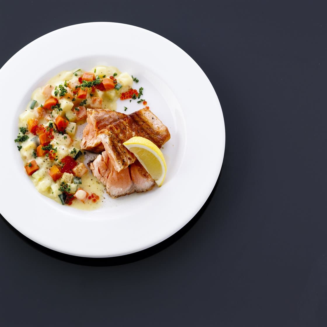 Laks 'hollandaise' med dampede grøntsager