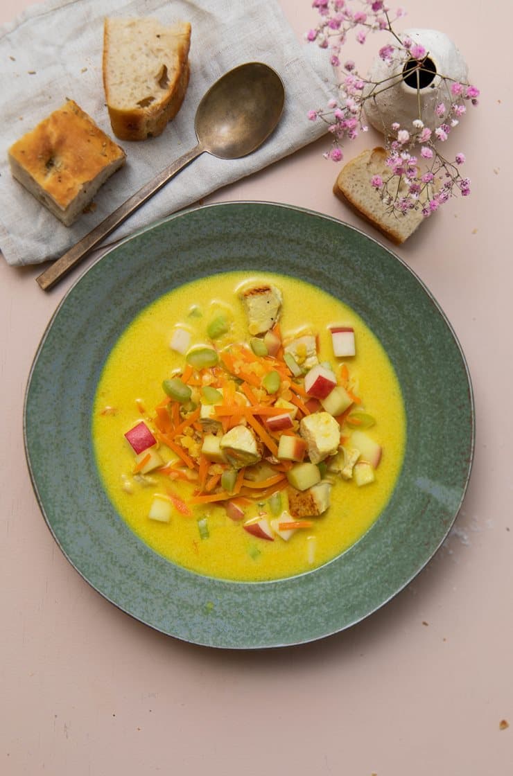 Karrysuppe med kalkuntern og røde linser