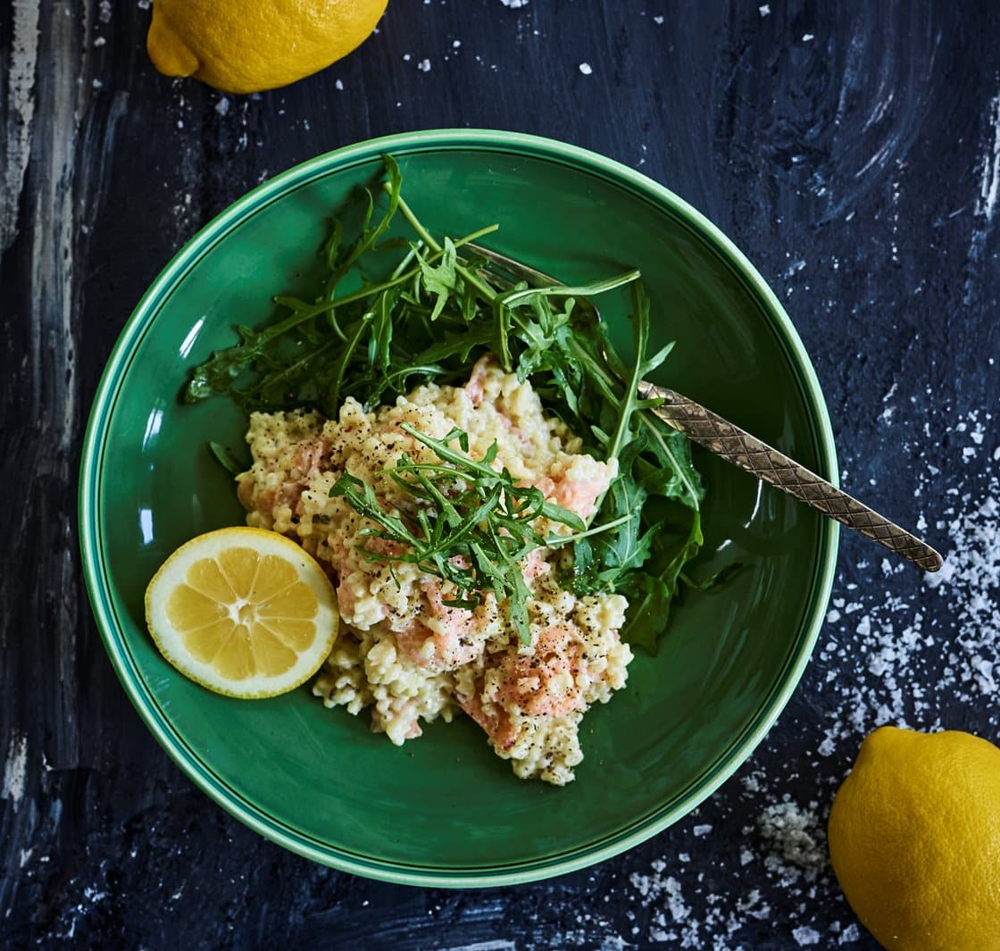 Risotto med røget laks, purløg og citron
