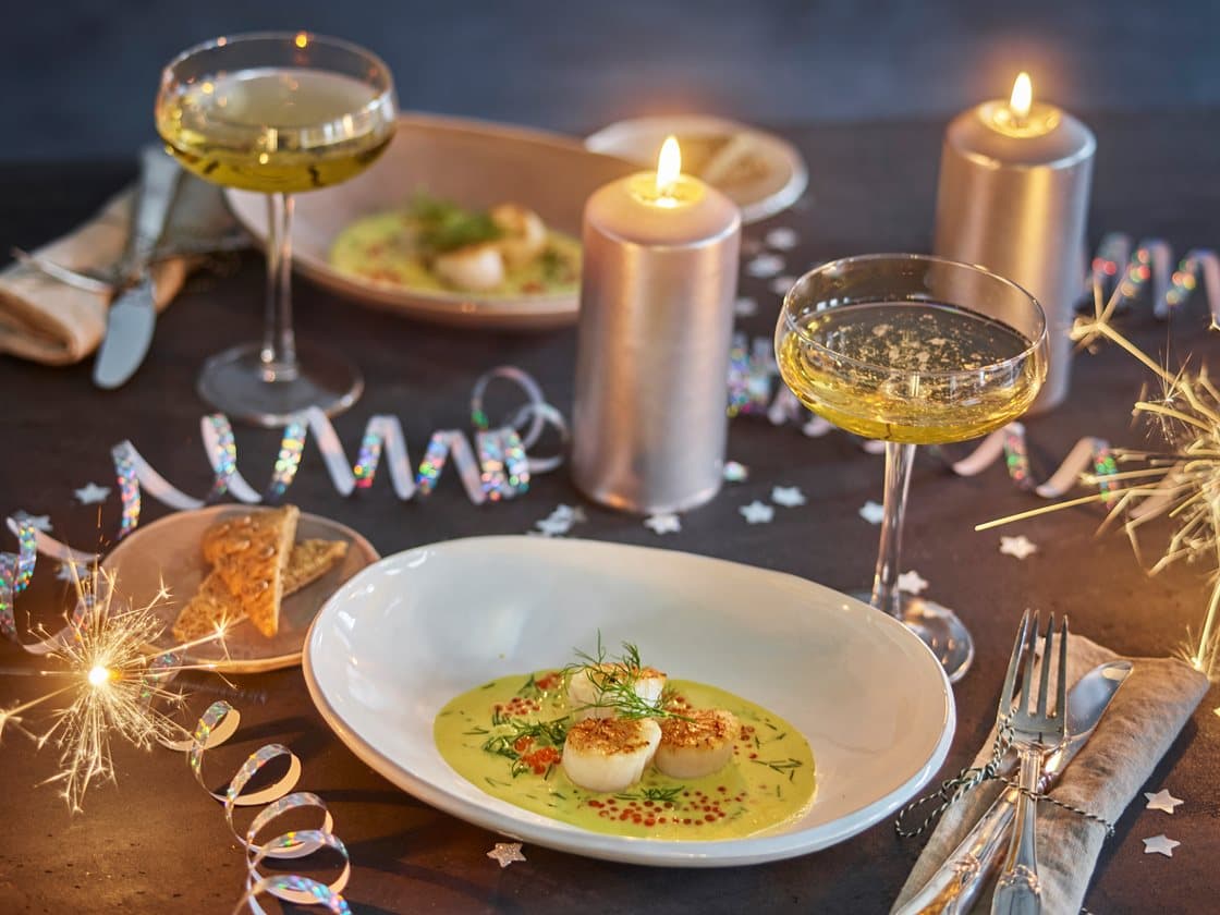 Stegte kammuslinger i safransauce